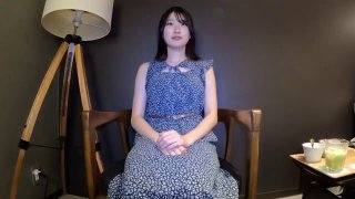 妖娆素颜小少妇，露脸口交卖力尽力口硬，褪下内裤露出一撮阴毛女上位啪啪
